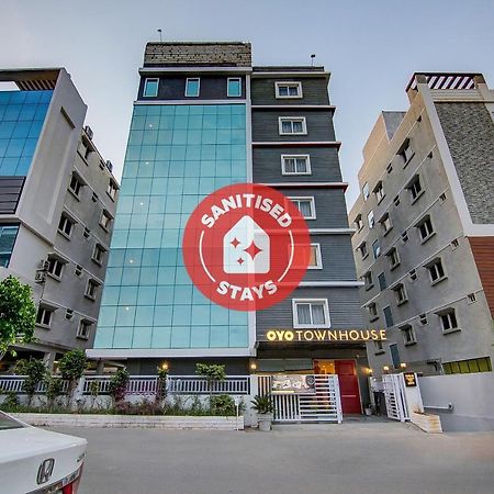Oyo Townhouse 034 -Halcyon Hitech City Road Χιντεραμπάντ Εξωτερικό φωτογραφία