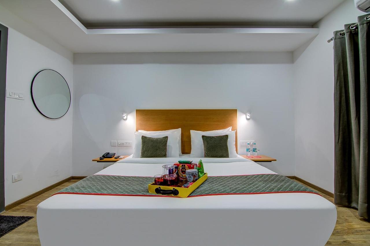 Oyo Townhouse 034 -Halcyon Hitech City Road Χιντεραμπάντ Εξωτερικό φωτογραφία