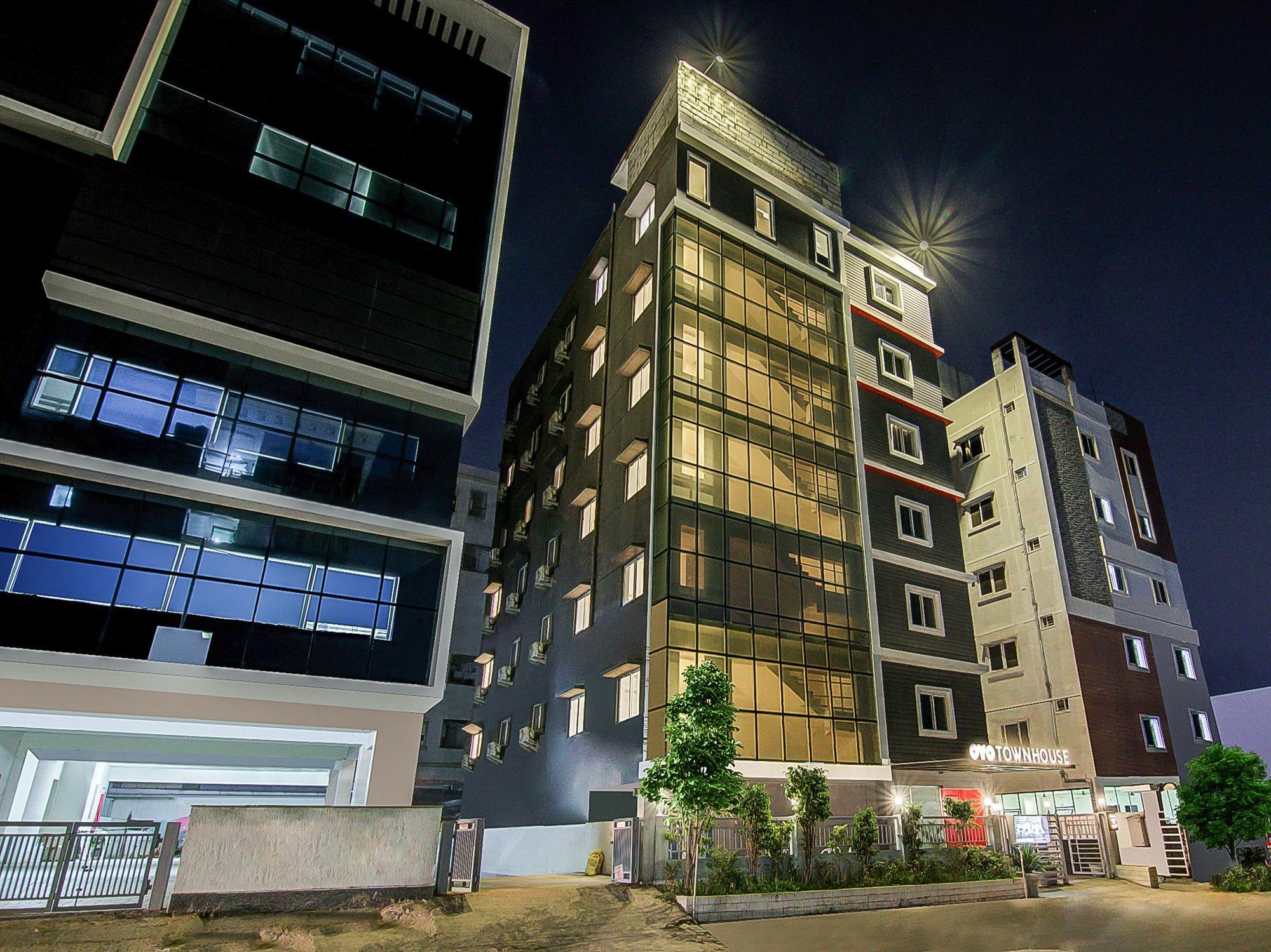 Oyo Townhouse 034 -Halcyon Hitech City Road Χιντεραμπάντ Εξωτερικό φωτογραφία