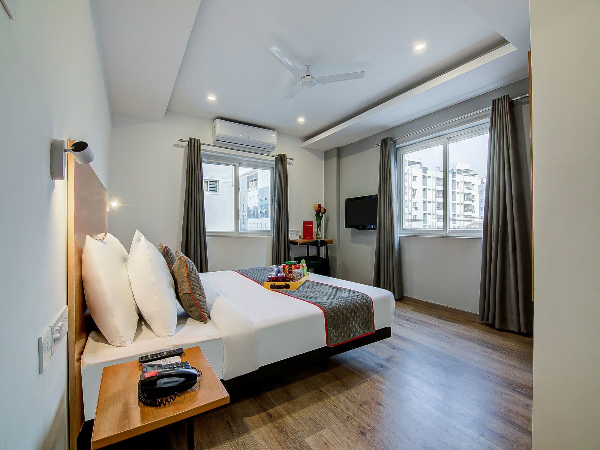 Oyo Townhouse 034 -Halcyon Hitech City Road Χιντεραμπάντ Εξωτερικό φωτογραφία
