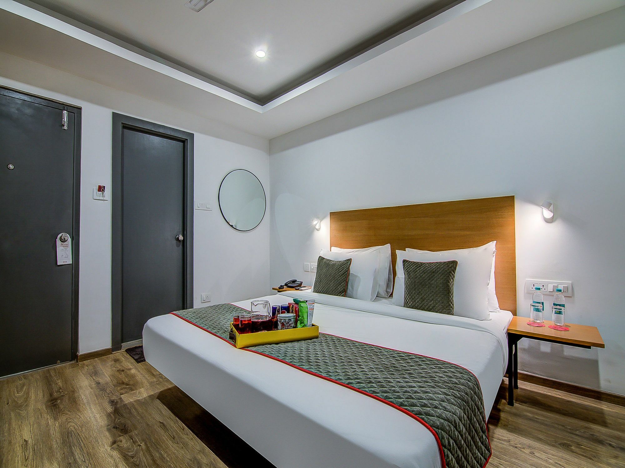 Oyo Townhouse 034 -Halcyon Hitech City Road Χιντεραμπάντ Εξωτερικό φωτογραφία