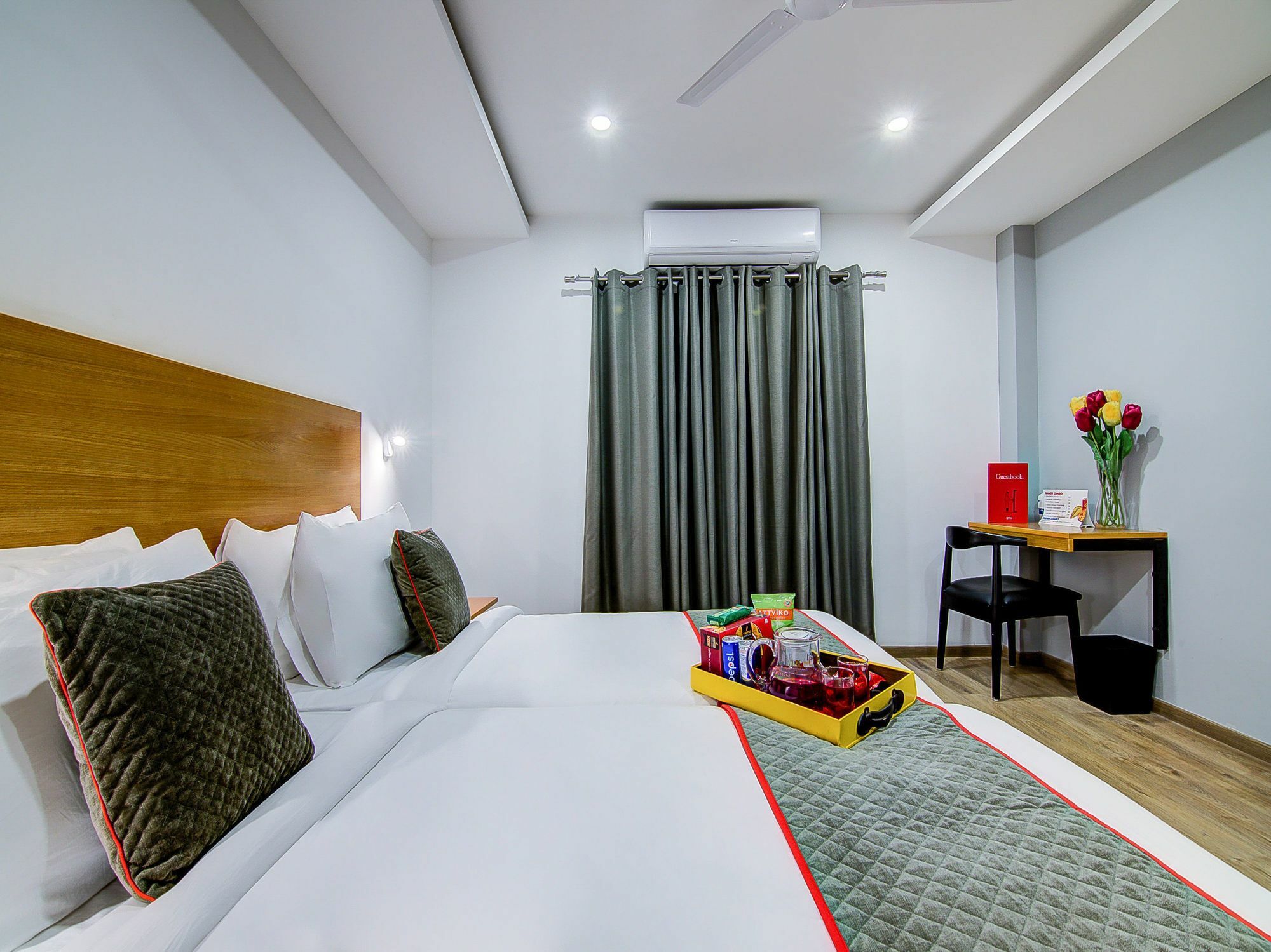 Oyo Townhouse 034 -Halcyon Hitech City Road Χιντεραμπάντ Εξωτερικό φωτογραφία