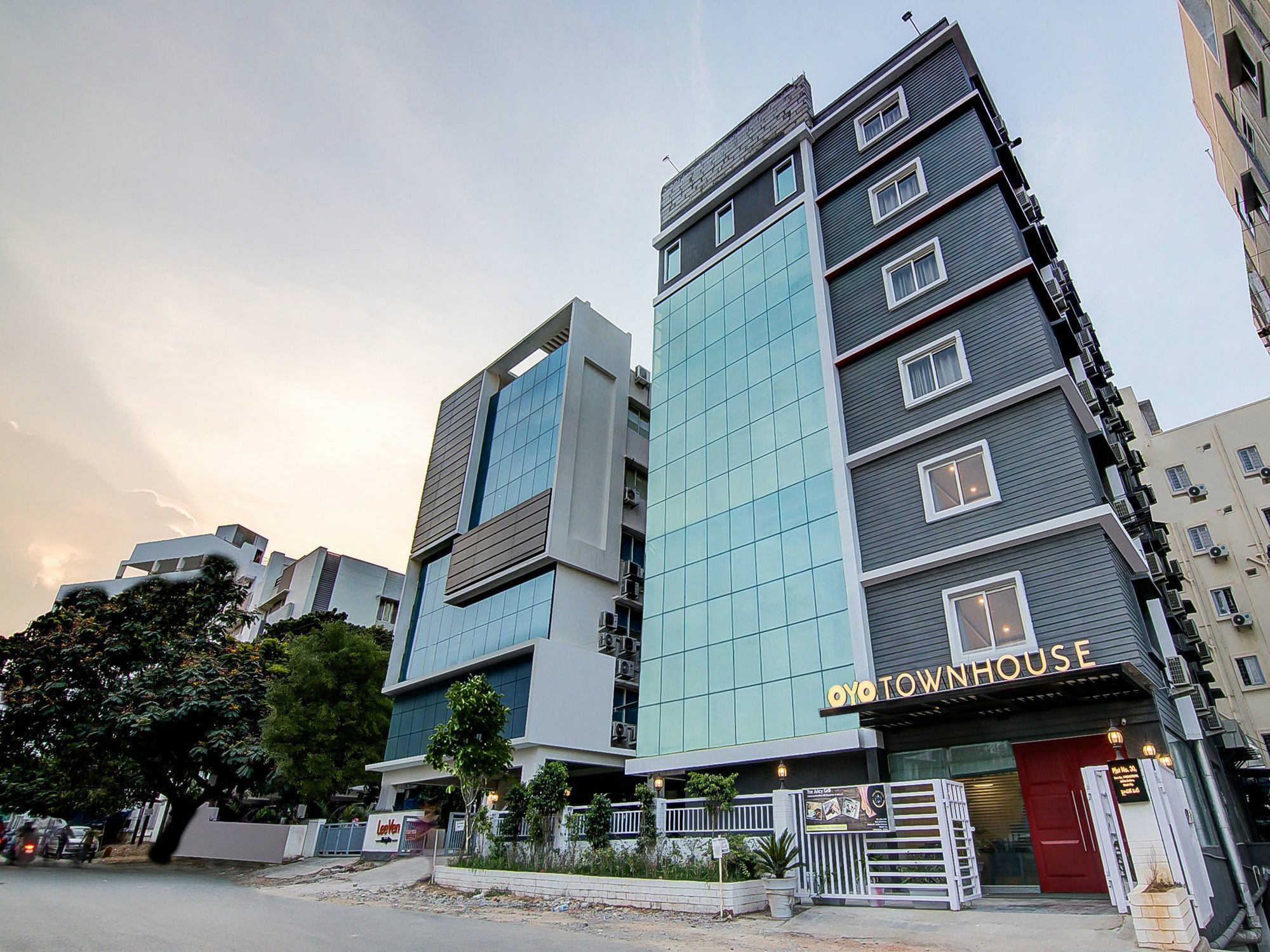 Oyo Townhouse 034 -Halcyon Hitech City Road Χιντεραμπάντ Εξωτερικό φωτογραφία