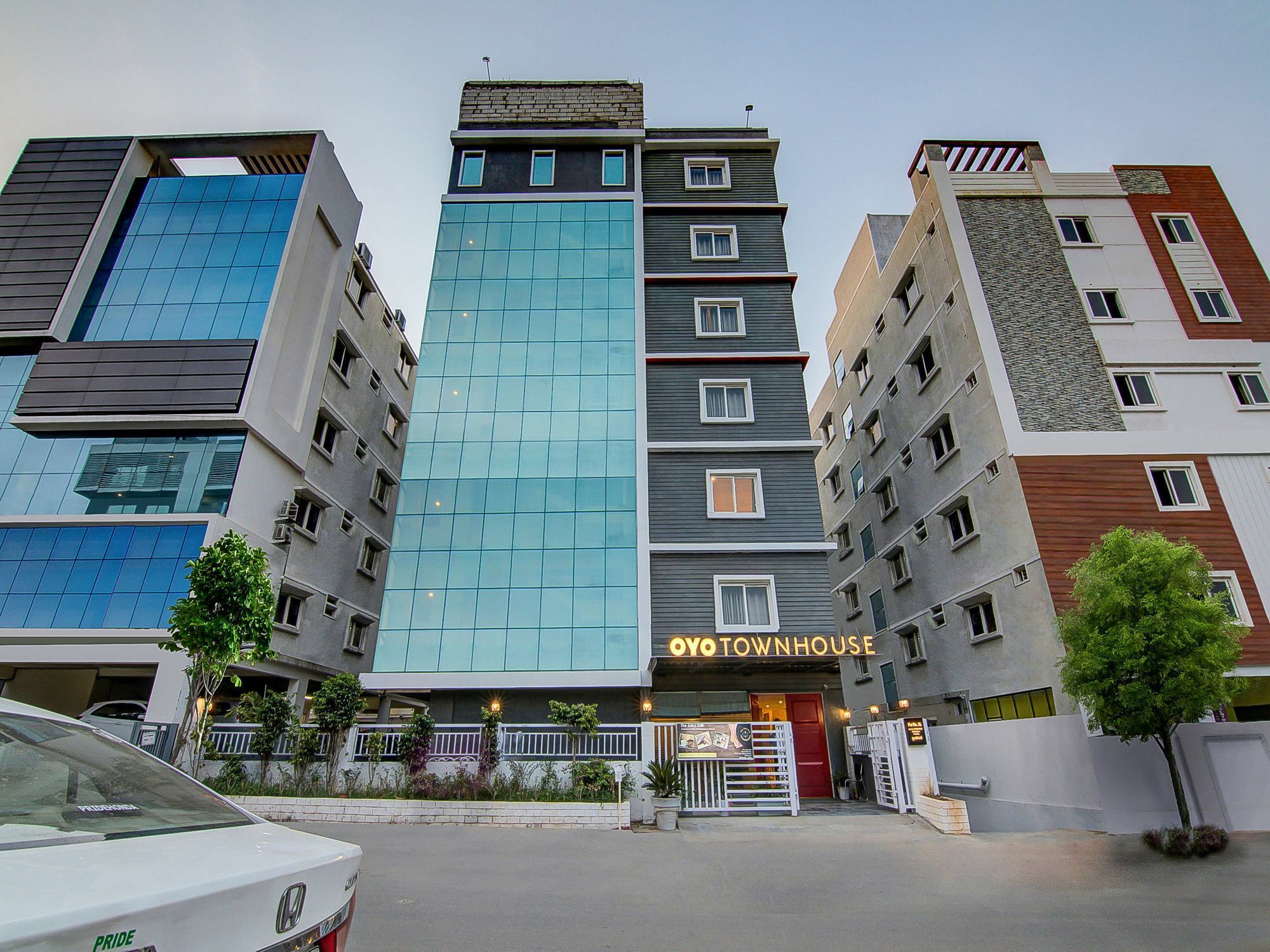Oyo Townhouse 034 -Halcyon Hitech City Road Χιντεραμπάντ Εξωτερικό φωτογραφία